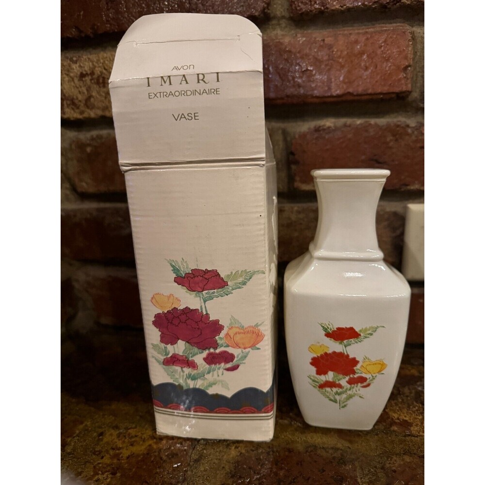 Avon 1991 Vintage Imari Vase.  7 1/4 " Tall. New in original Box.